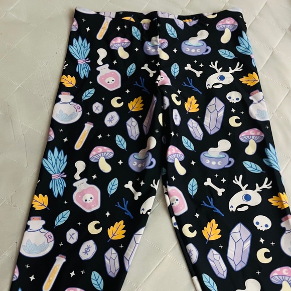 Pastel Goth Witch Leggings - Picture 1 of 2